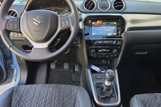 Suzuki Vitara (2022) thumbnail 3