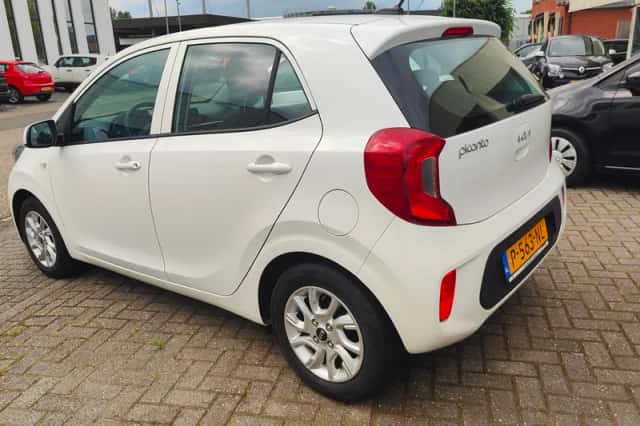 Kia Picanto (2022) thumbnail 2