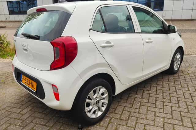 Kia Picanto (2022) thumbnail 3