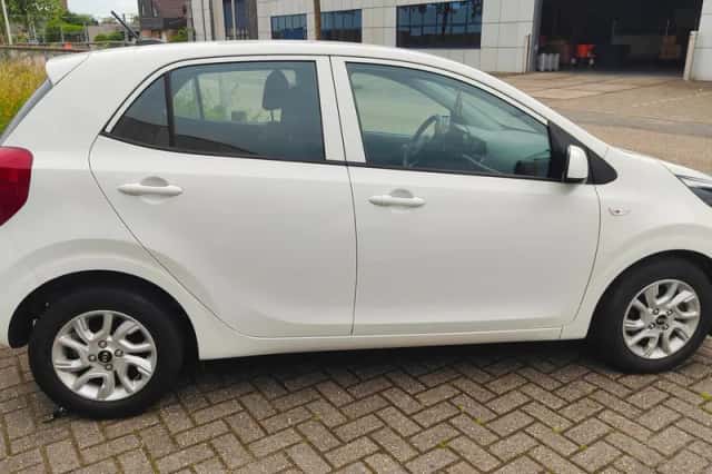 Kia Picanto (2022) thumbnail 4
