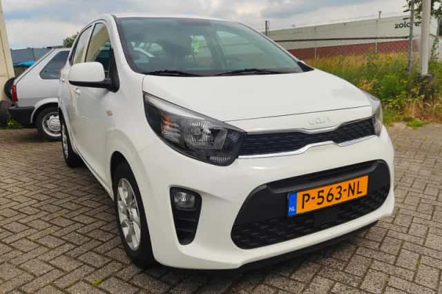 Kia Picanto (2022) thumbnail 5