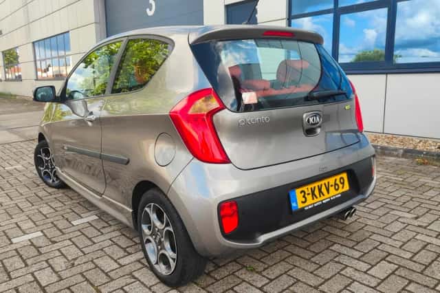 Kia Picanto (2013) thumbnail 3