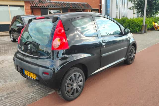Peugeot 107 (2007) thumbnail 2