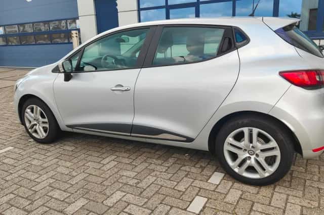 Renault Clio (2017) thumbnail 2