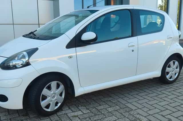 Toyota Aygo (2010) thumbnail 1