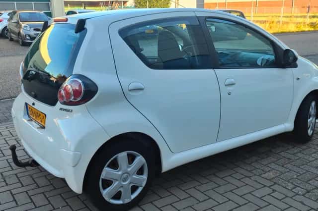 Toyota Aygo (2010) thumbnail 4
