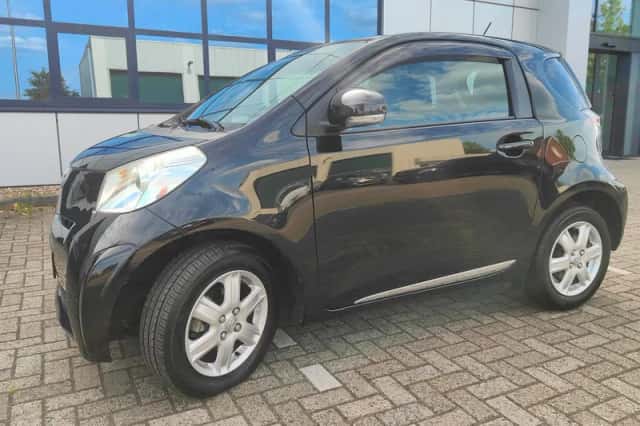 Toyota IQ (2010) thumbnail 1