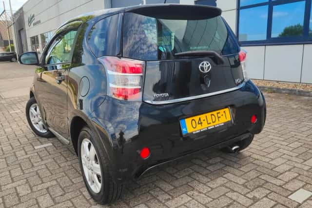 Toyota IQ (2010) thumbnail 3