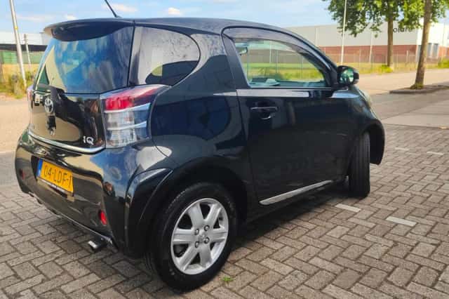 Toyota IQ (2010) thumbnail 4