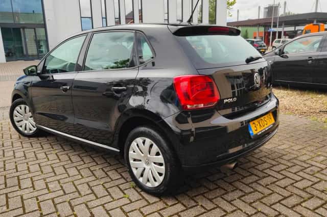 Volkswagen Polo (2014) thumbnail 2