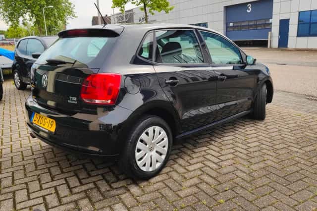 Volkswagen Polo (2014) thumbnail 3
