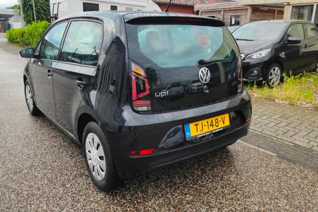 Volkswagen Up! (2018) thumbnail 3