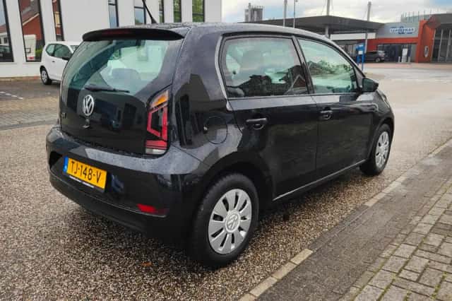 Volkswagen Up! (2018) thumbnail 4