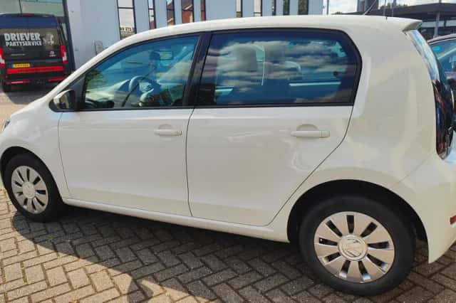 Volkswagen Up! (2020) thumbnail 2