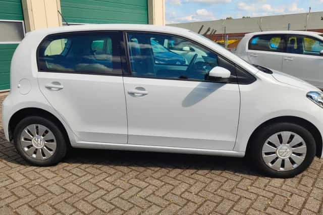 Volkswagen Up! (2020) thumbnail 5