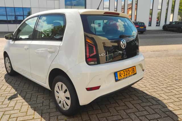 Volkswagen Up! (2019) thumbnail 3