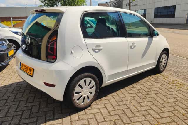 Volkswagen Up! (2019) thumbnail 4