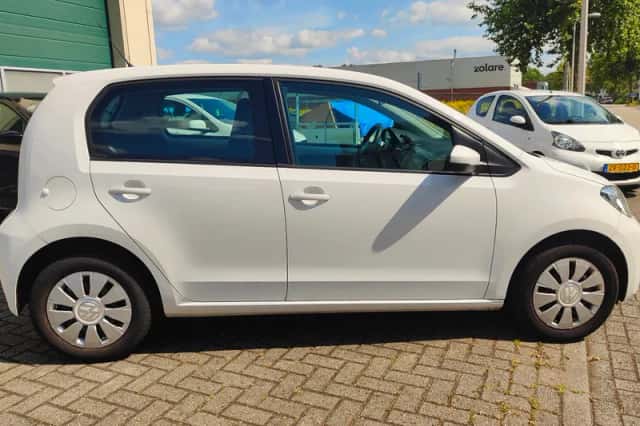 Volkswagen Up! (2019) thumbnail 5