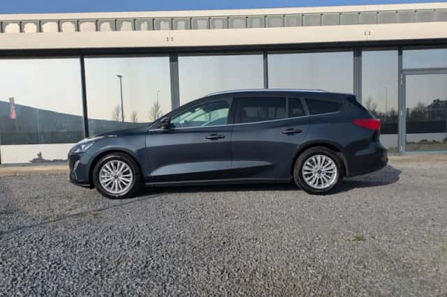 Ford Focus (2021) thumbnail 2