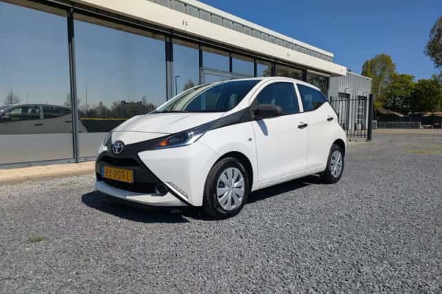 Toyota Aygo (2018) thumbnail 3
