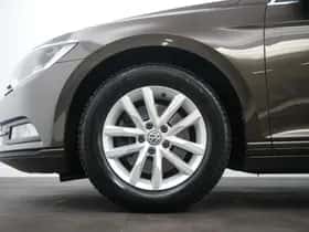 Volkswagen Passat (2017) thumbnail 17