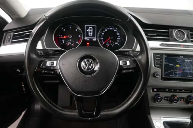 Volkswagen Passat (2017) thumbnail 18