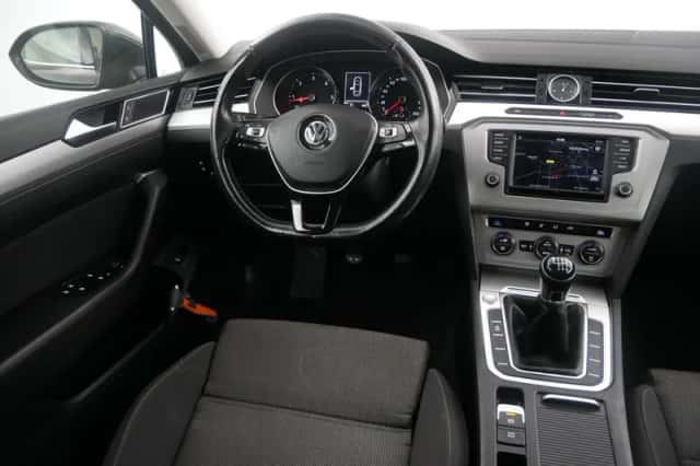 Volkswagen Passat (2017) thumbnail 19