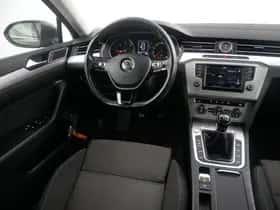 Volkswagen Passat (2017) thumbnail 19