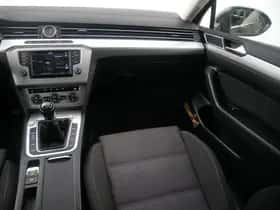 Volkswagen Passat (2017) thumbnail 20