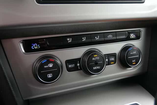 Volkswagen Passat (2017) thumbnail 22
