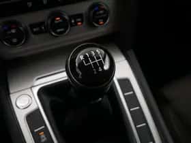 Volkswagen Passat (2017) thumbnail 24