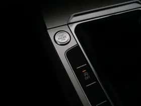 Volkswagen Passat (2017) thumbnail 25