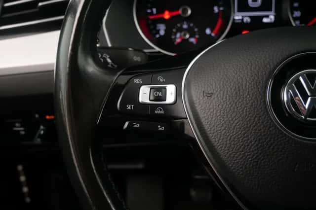 Volkswagen Passat (2017) thumbnail 27
