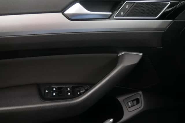 Volkswagen Passat (2017) thumbnail 29
