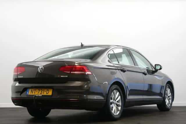 Volkswagen Passat (2017) thumbnail 4