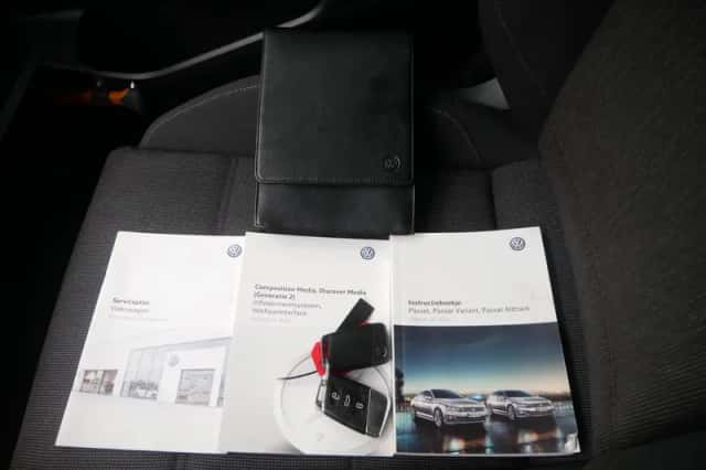 Volkswagen Passat (2017) thumbnail 34