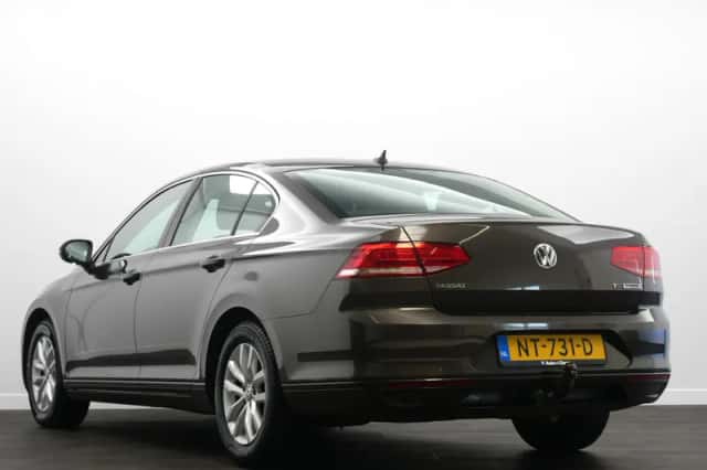 Volkswagen Passat (2017) thumbnail 5
