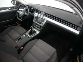 Volkswagen Passat (2017) thumbnail 9