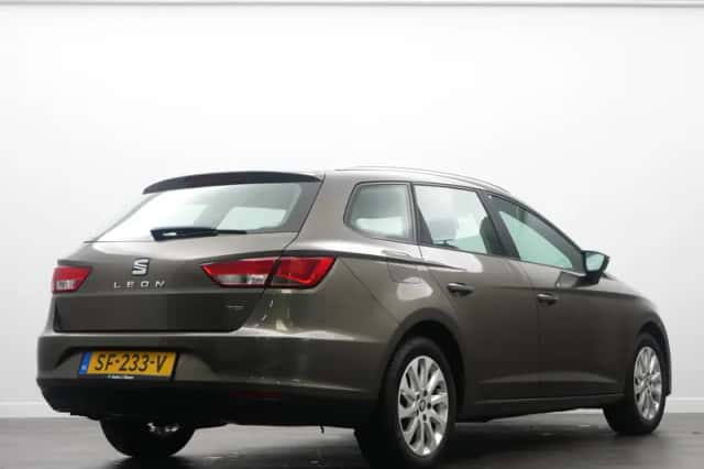 SEAT Leon (2015) thumbnail 4