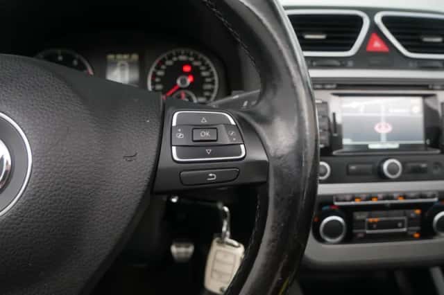 Volkswagen Eos (2011) thumbnail 32
