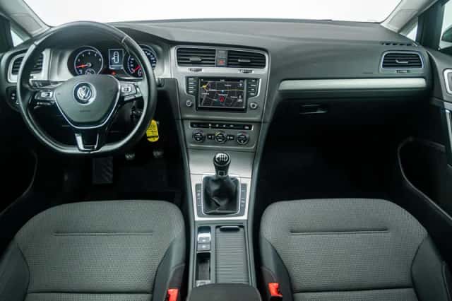 Volkswagen Golf (2017) thumbnail 6