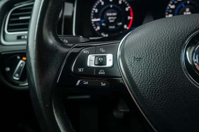 Volkswagen Golf (2018) thumbnail 30