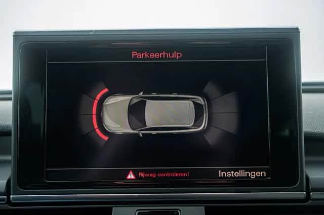 Audi A6 (2012) thumbnail 23