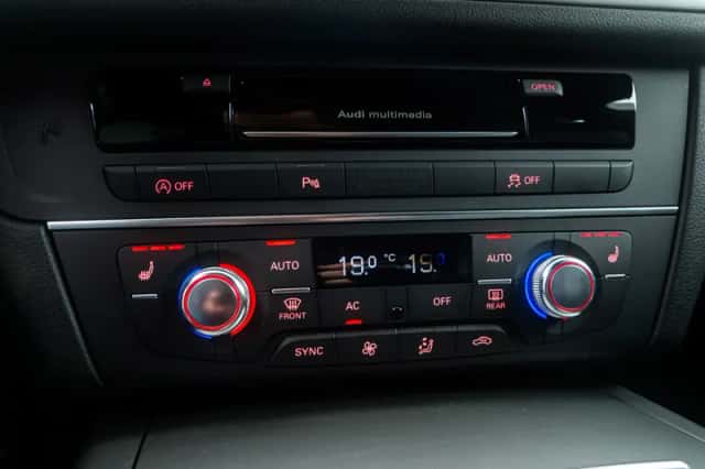 Audi A6 (2012) thumbnail 25
