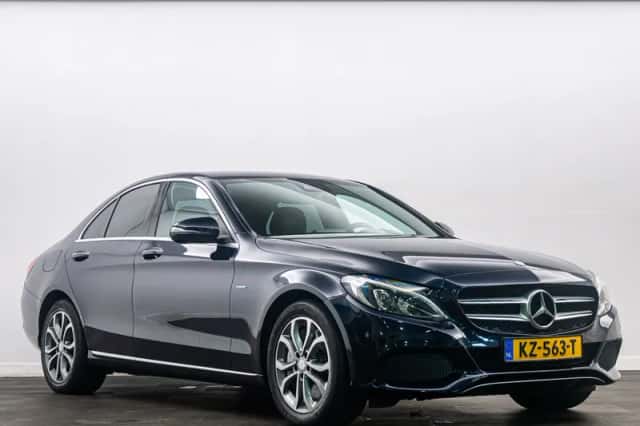 Mercedes-Benz C-Klasse (2016) thumbnail 3