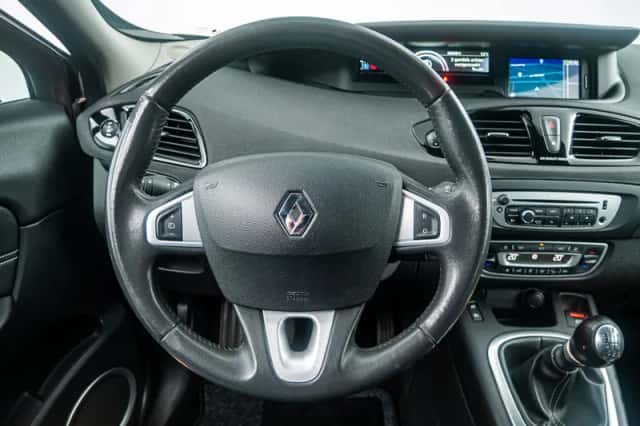 Renault Scénic (2012) thumbnail 18