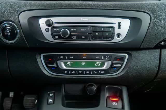 Renault Scénic (2012) thumbnail 24