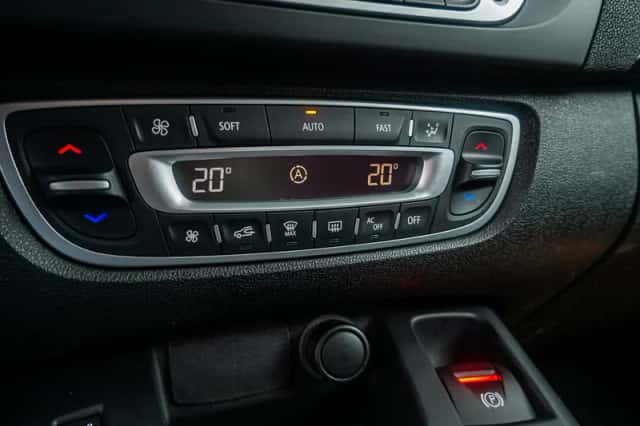 Renault Scénic (2012) thumbnail 25
