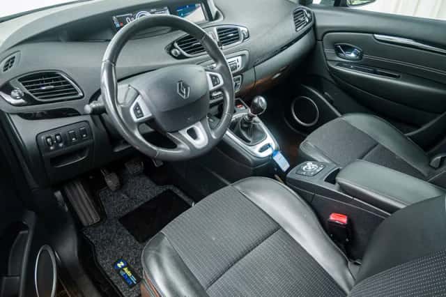 Renault Scénic (2012) thumbnail 8