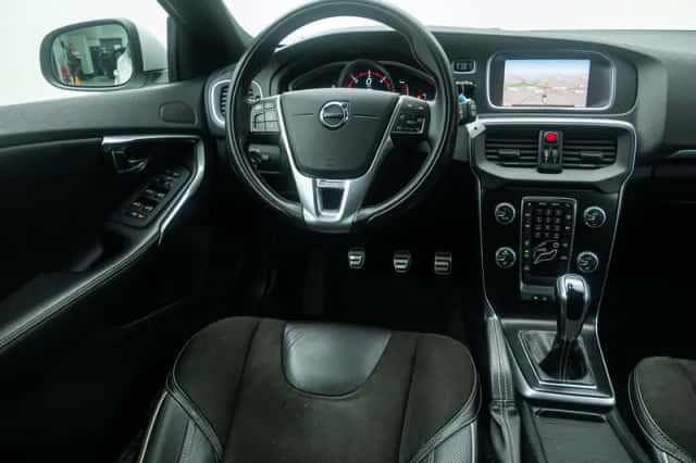 Volvo V40 (2018) thumbnail 18